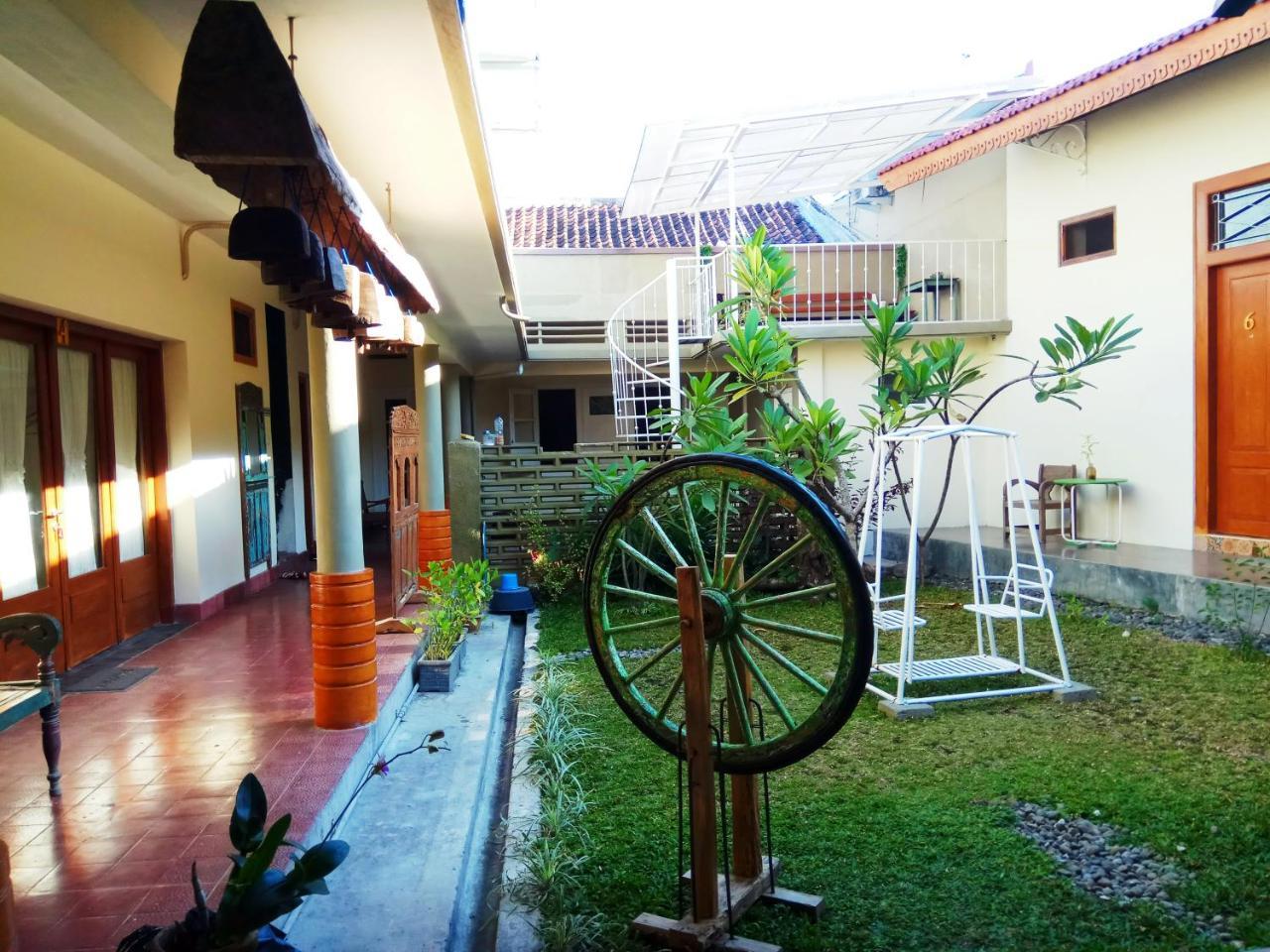 Doeloerkoe Homestay Solo Exterior foto