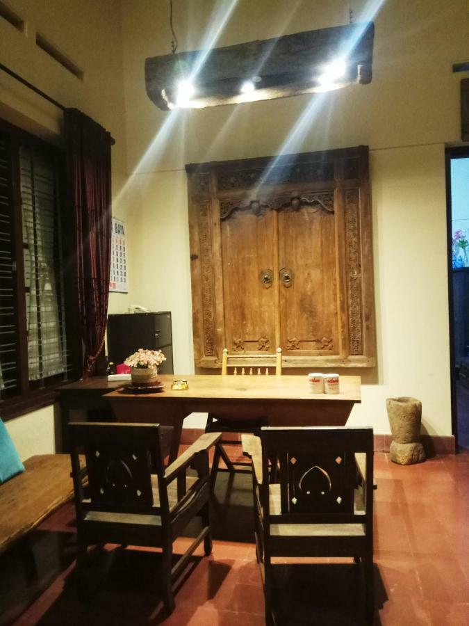 Doeloerkoe Homestay Solo Exterior foto