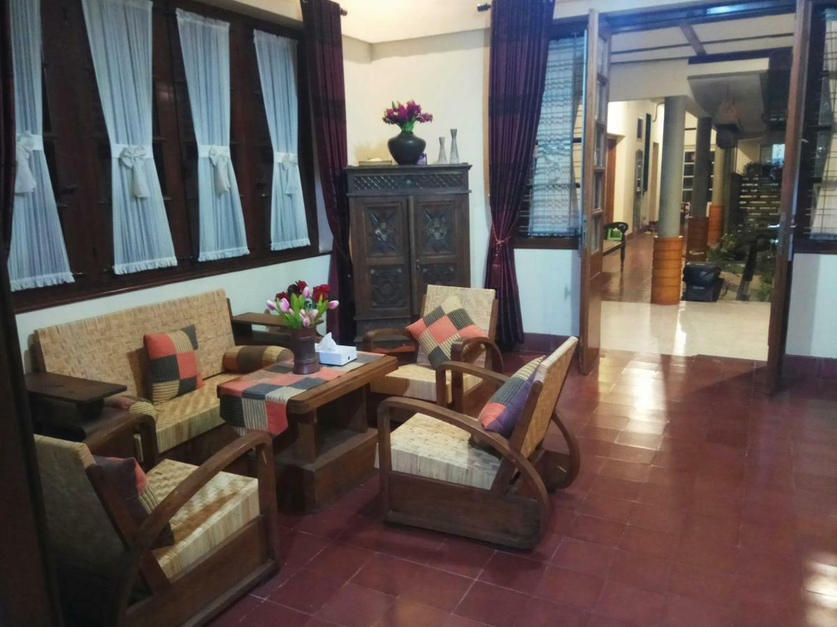 Doeloerkoe Homestay Solo Exterior foto